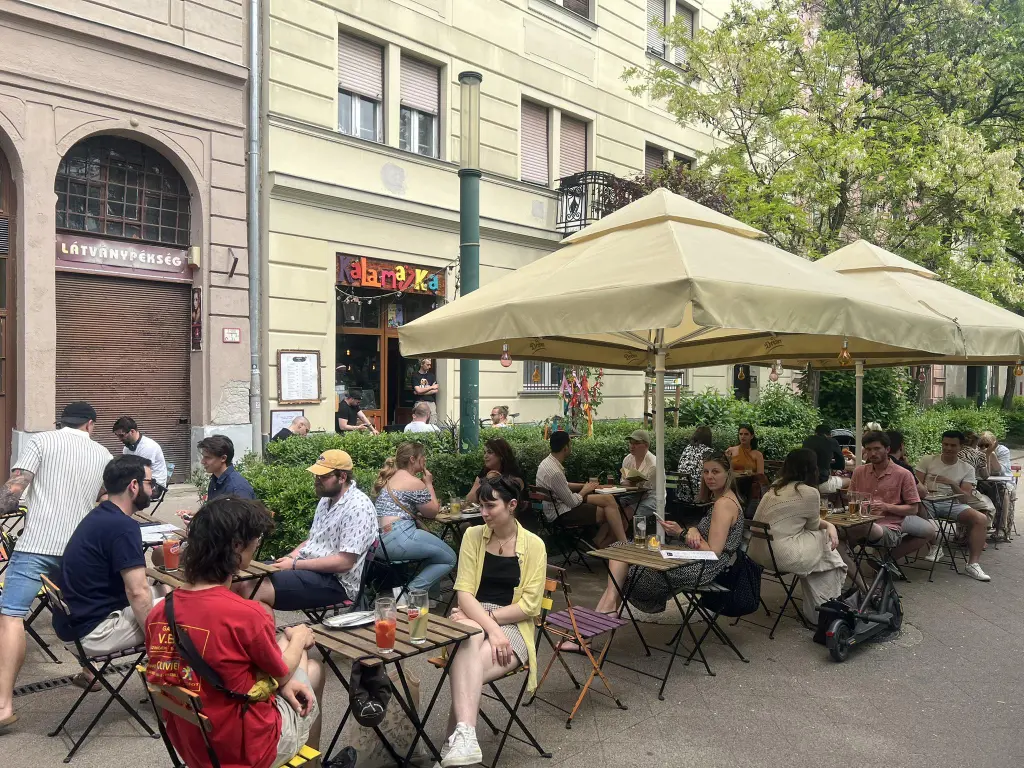 A Kalamajka terasza a budapesti Mátyás téren